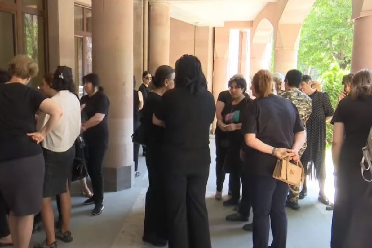 Parents of Armenian soldiers died in the war gathered before Investigative Committee