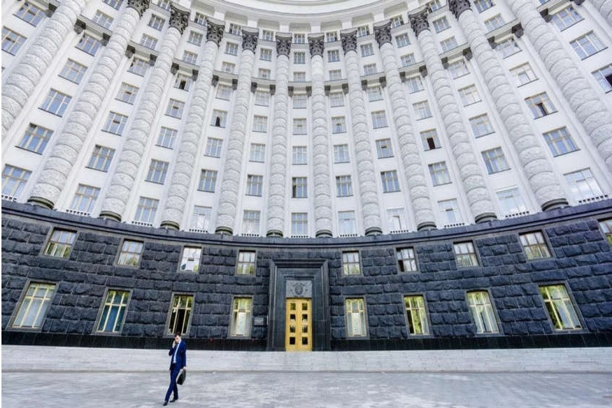 Ukraine fires head of Kyiv and 4 other provinces