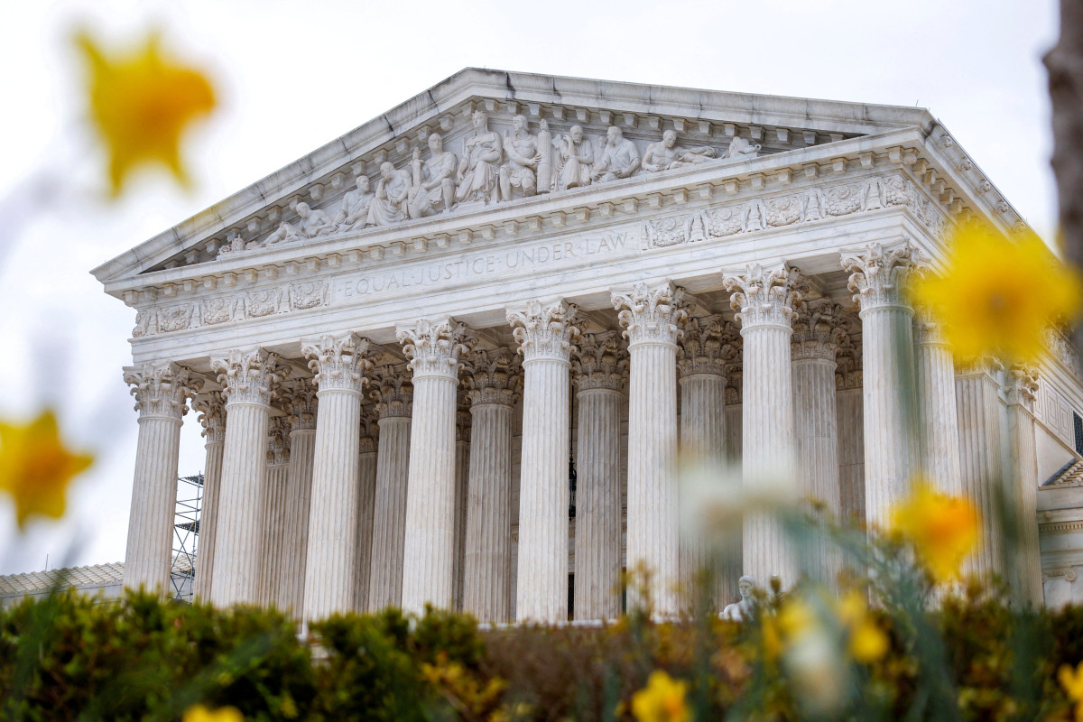 Supreme Court blocks Biden student loan forgiveness