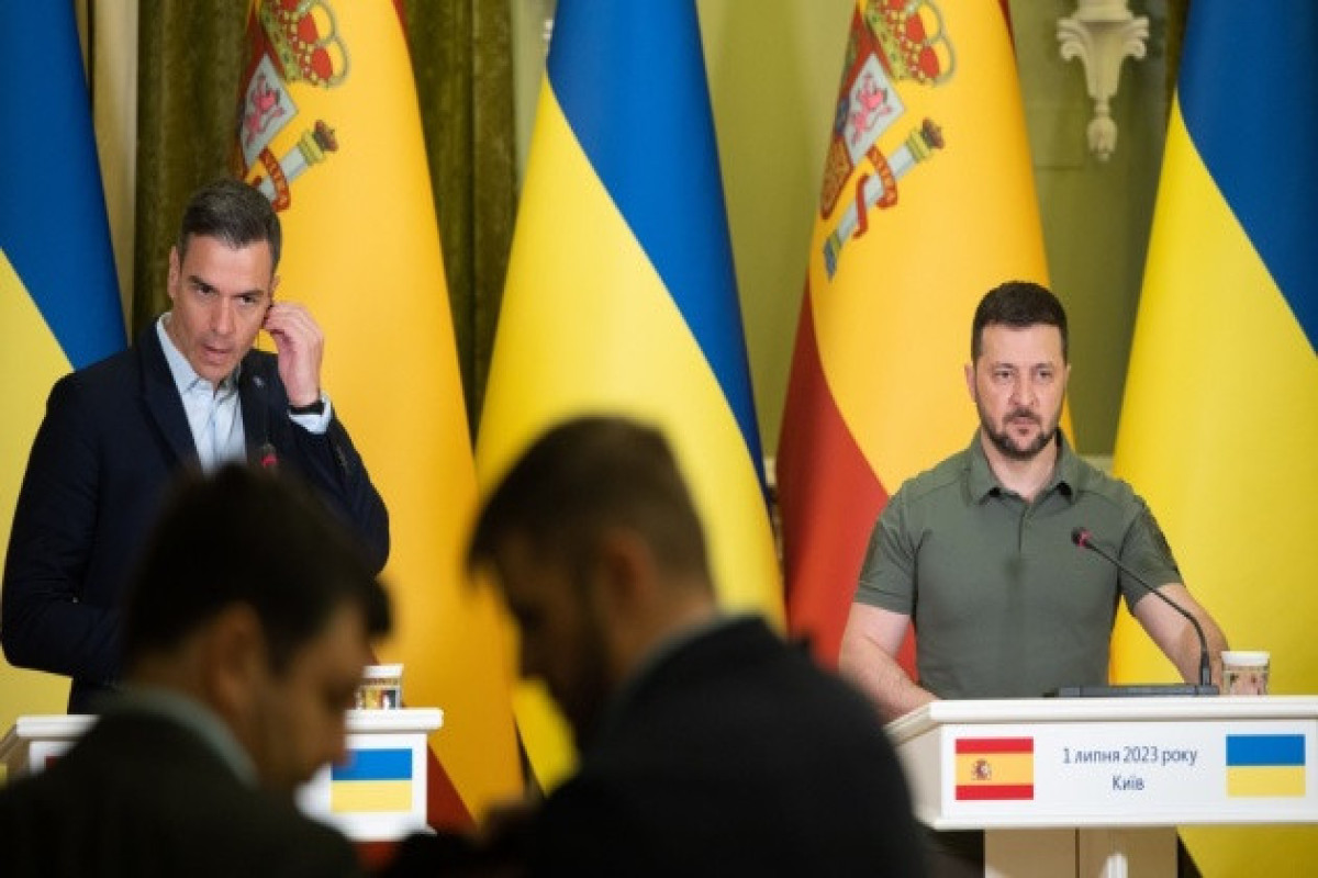 Spain to deliver 4 more Leopard tanks to Ukraine, prime minister says during visit to Kyiv