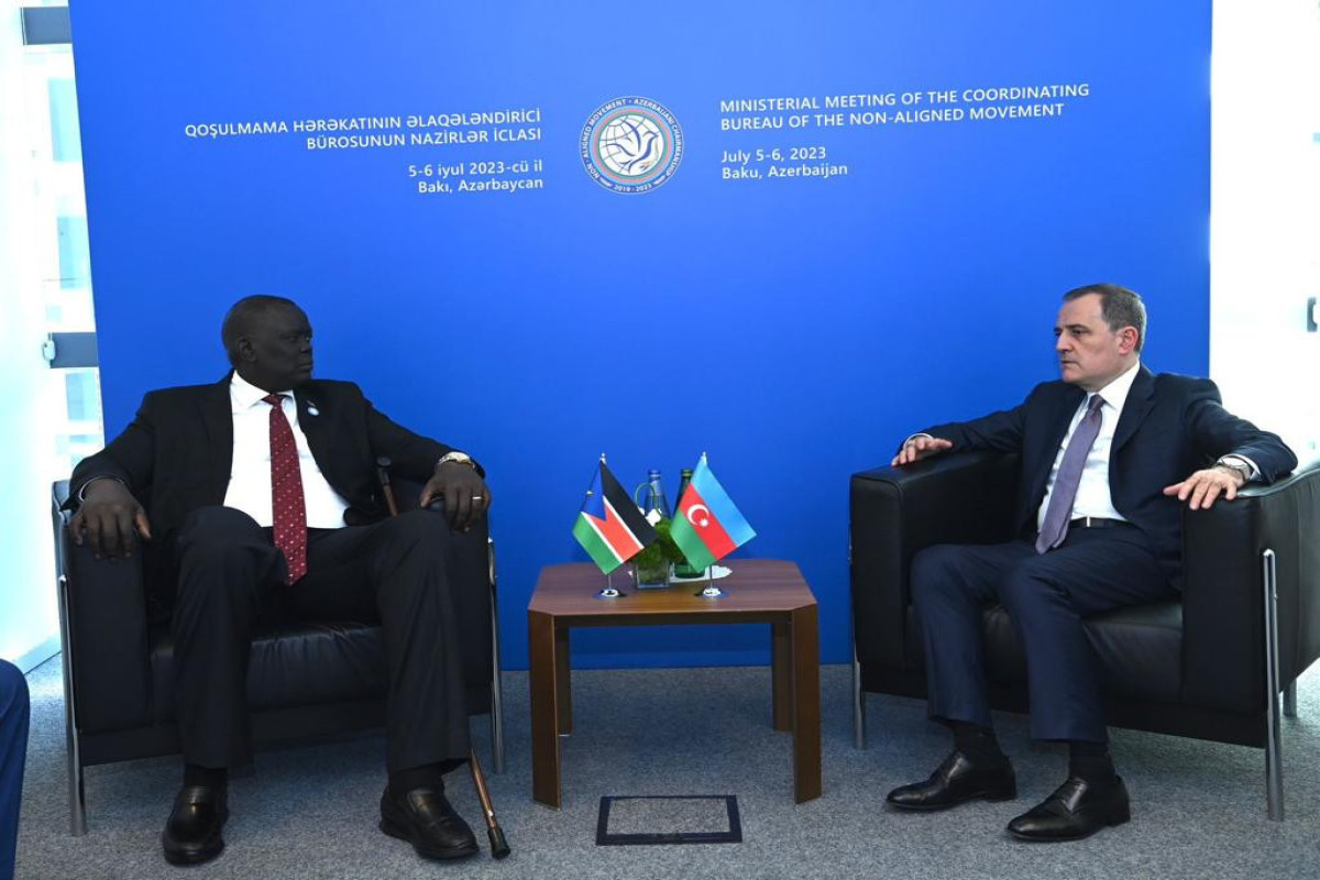 Azerbaijani FM meets with his South Sudanese counterpart