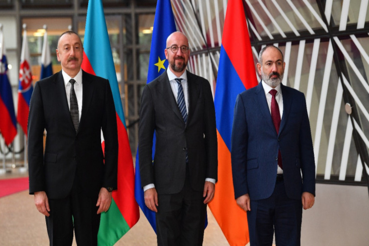 Armenian PM gave announcement of his meeting with Azerbaijani leader: Text of peace agreement is not ready for signing
