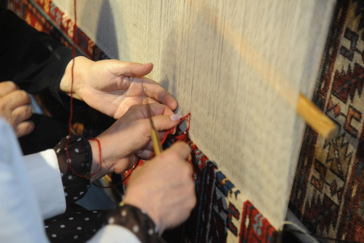 Albanian first lady views Carpet Museum in Baku