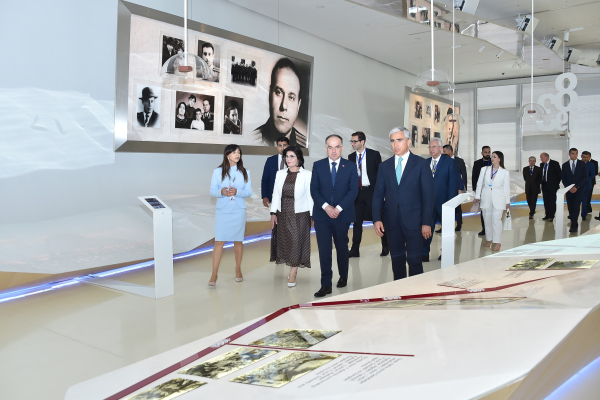 Albanian President and his spouse view Heydar Aliyev Center
