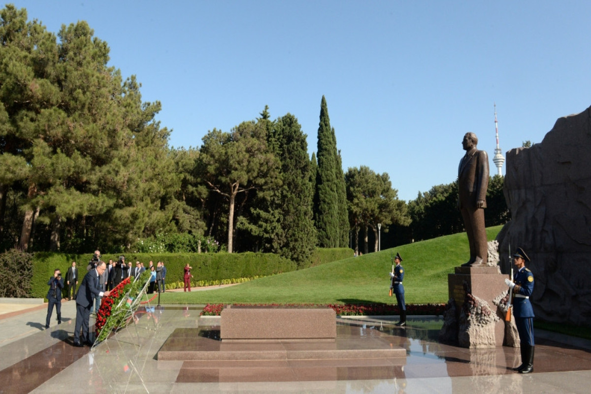 Albanian President Bajram Begaj visits tomb of Great Leader Heydar Aliyev