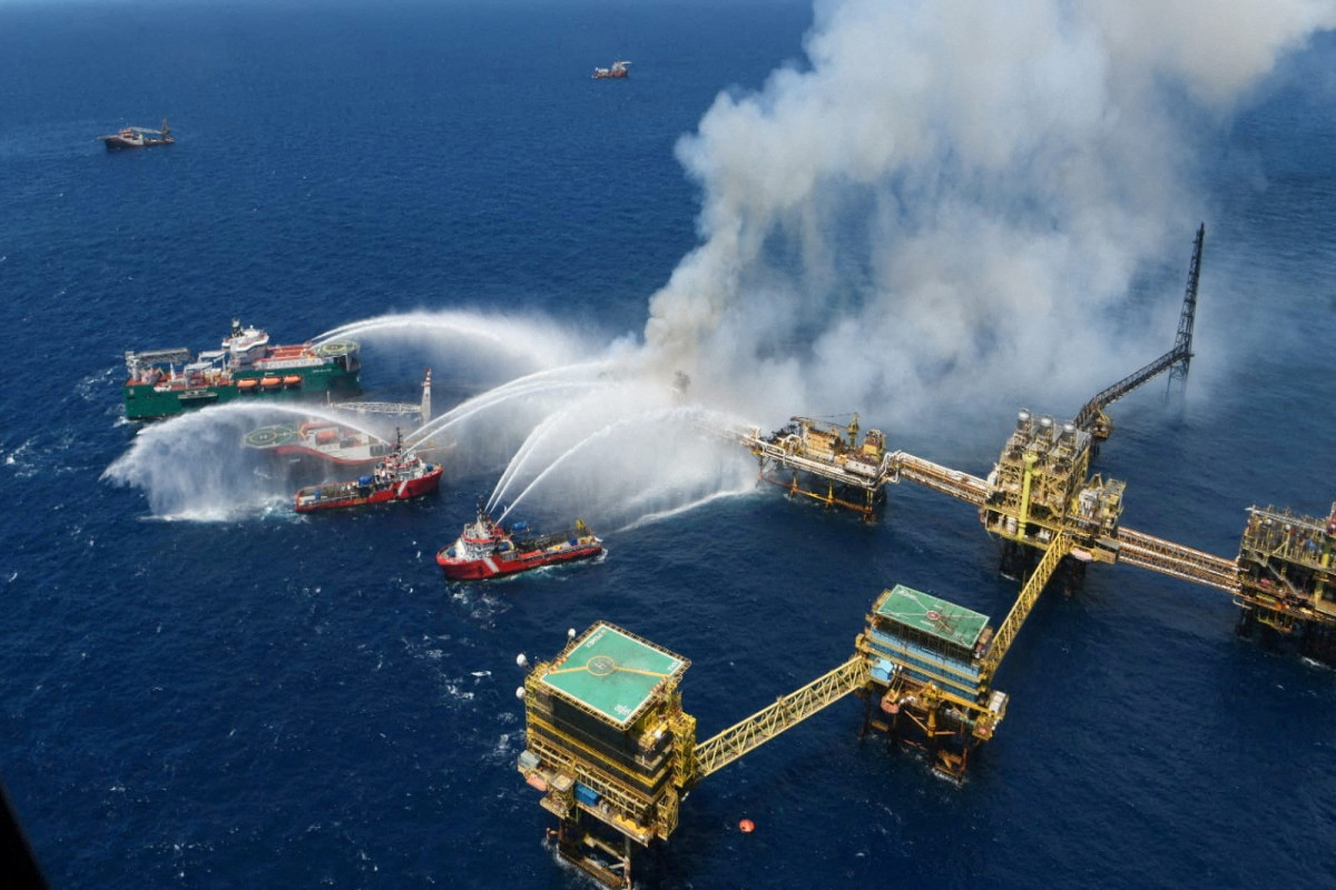 Two dead, output impacted after fire engulfs Mexican oil platform-UPDATED 