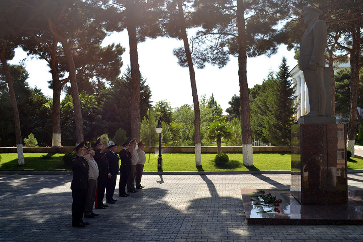 Kyrgyz Defense Minister visits commando military unit in Azerbaijan