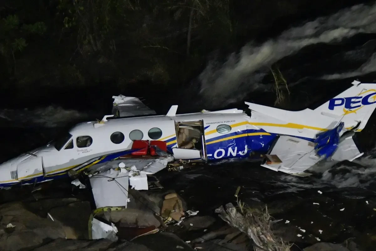 Six dead in corporate jet crash outside Los Angeles