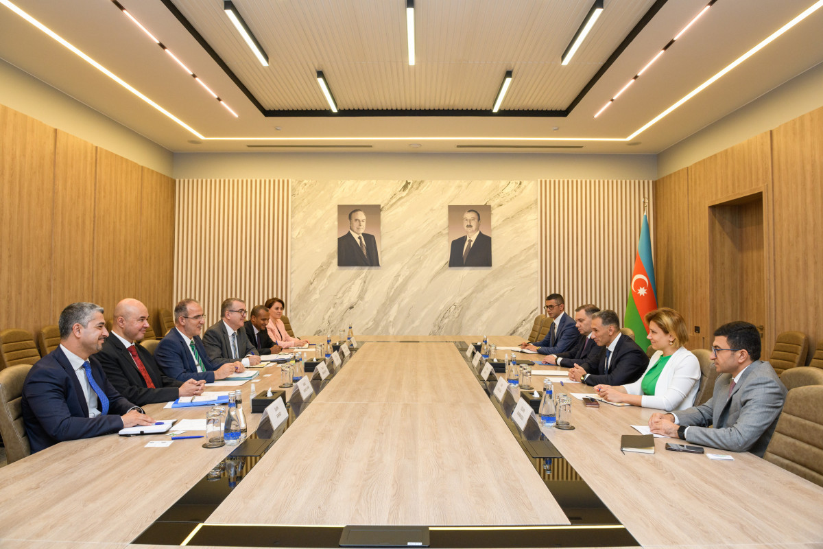 Azerbaijan’s Minister of Digital Development and Transport meets with IsDB Group delegation
