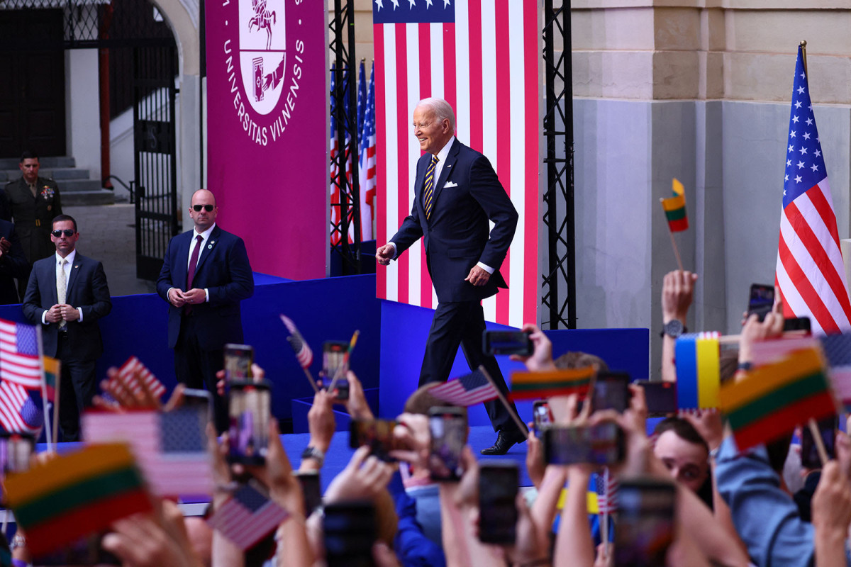 Biden says meeting with Zelensky "went very well"