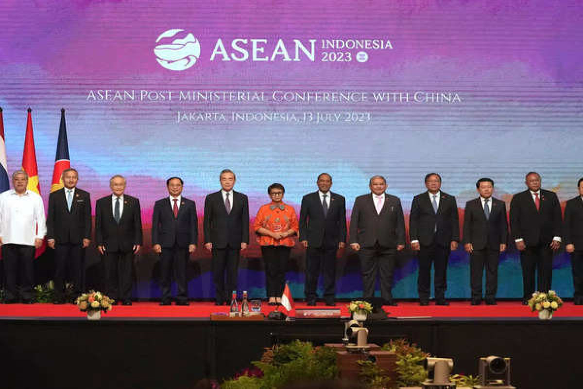 Top diplomat says China, ASEAN pushing ahead with free trade area talks