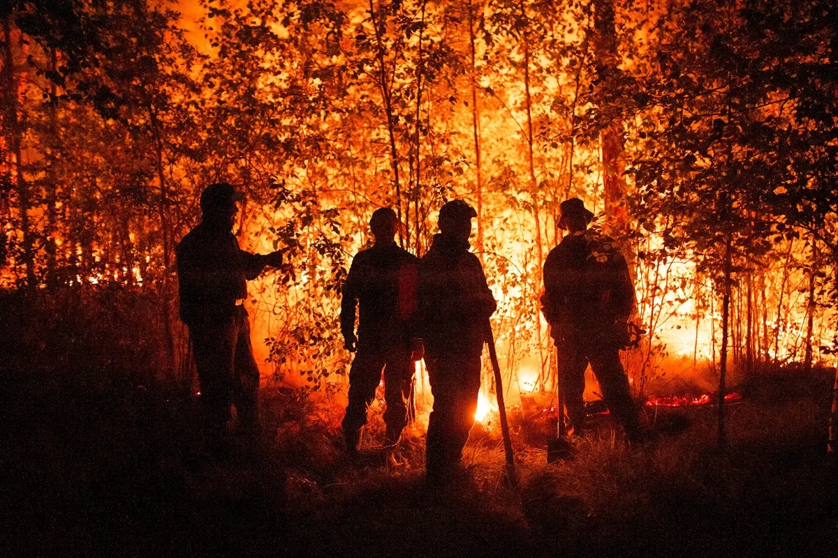 Wildfire forces thousands evacuated on Spanish island