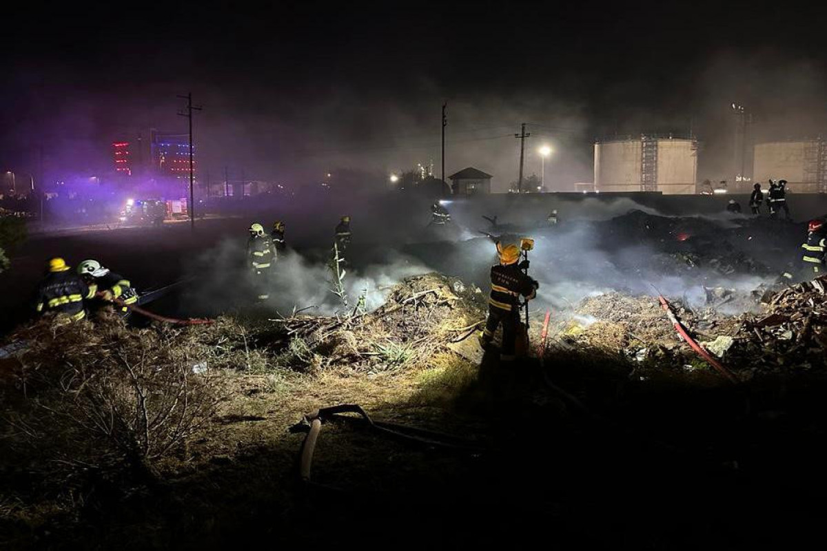 MES firefighters completely extinguished fire in the reed area in Baku-VIDEO 