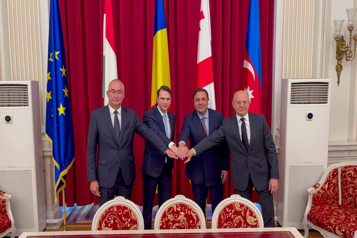 Azerbaijan to establish joint venture with 3 countries for green energy transmission