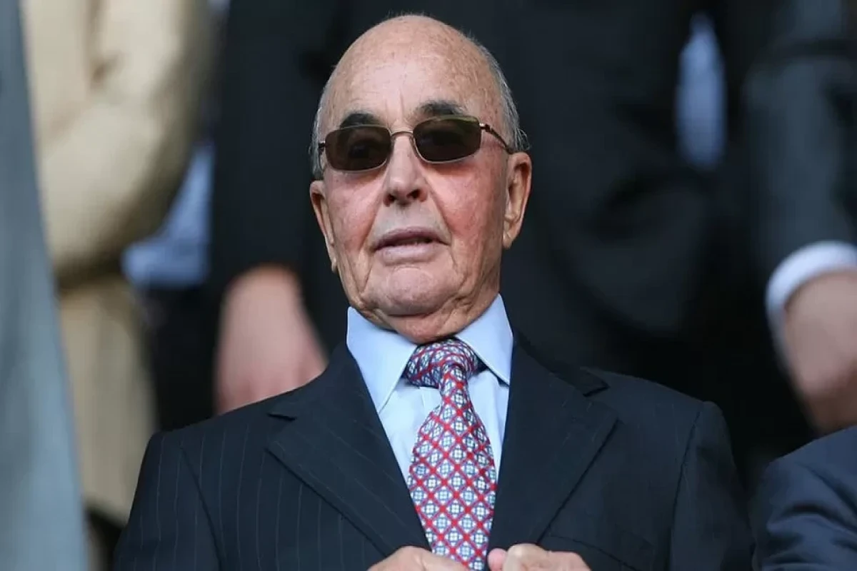Spurs owner charged over alleged insider trading