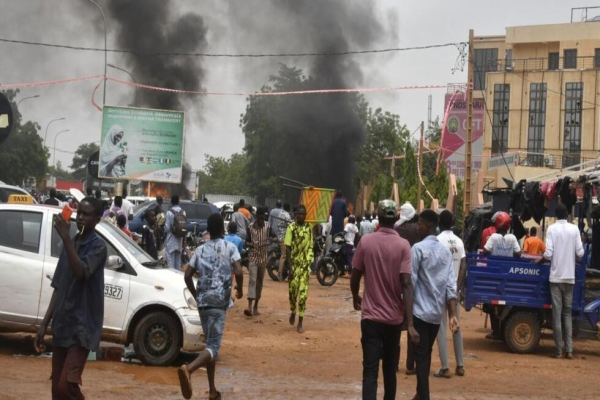 France landed a military aircraft in Niger despite airspace closure