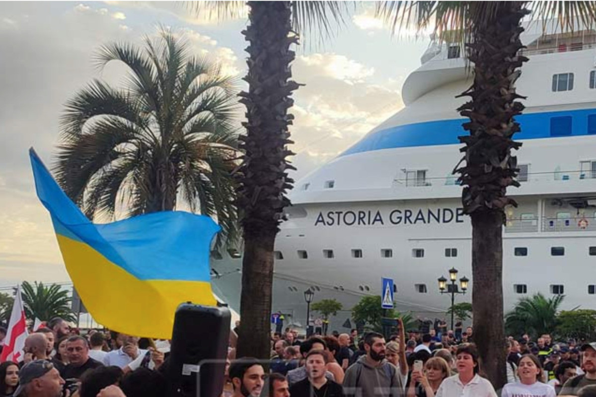 Georgian police detain several protesters against arrival of Russian liner