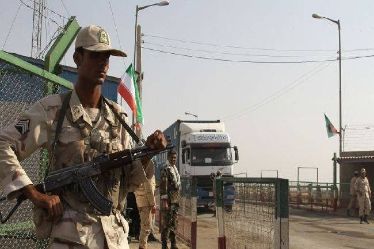 Pakistan's military says 2 soldiers killed in militant attack near border with Iran