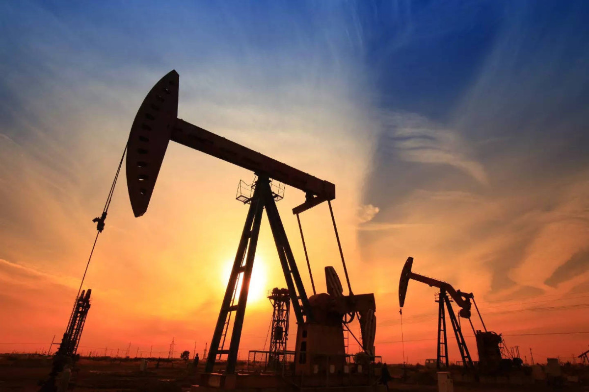 Oil extends losses as economic slowdown concerns return
