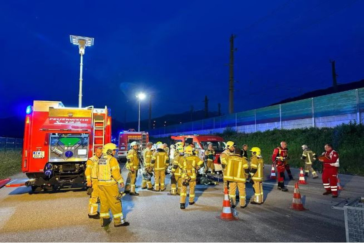 Hundreds of train passengers evacuated from Austrian tunnel after fire