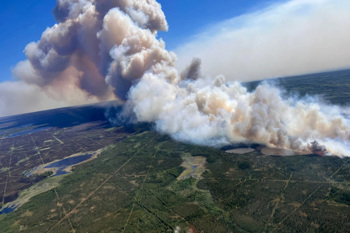 Western Canada covered in smoke as wildfires loosen grip on Quebec