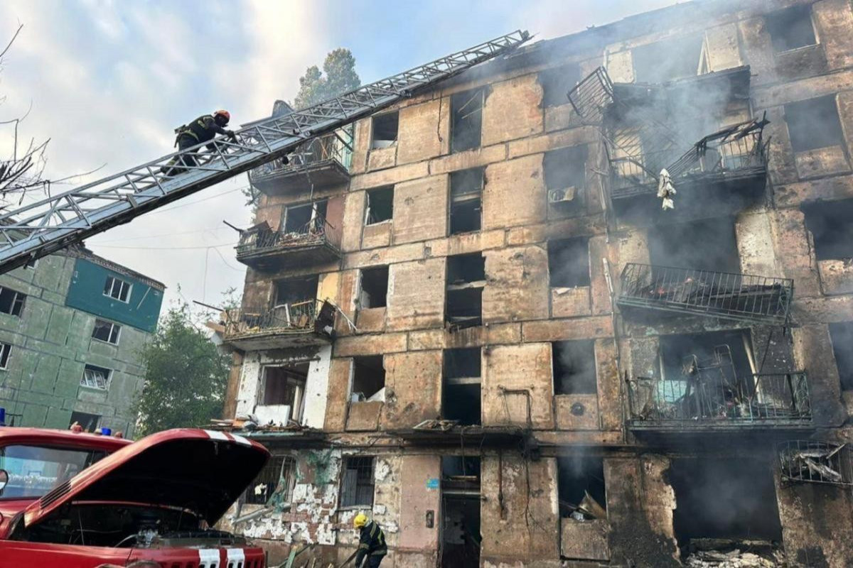 Russian military hit a five-story residential building in Krivoy Rog
