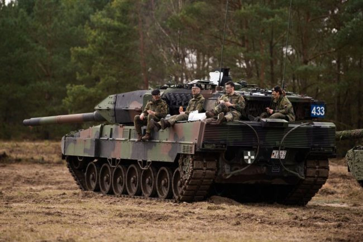Spain to transfer 20 armored personal carriers, 4 Leopard tanks to Ukraine