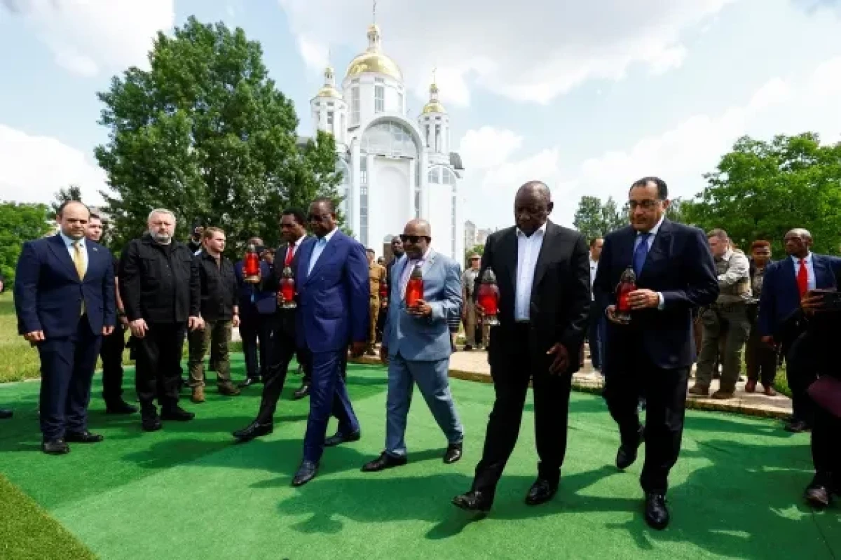 Explosions rock Kyiv as African peace mission visits Ukraine