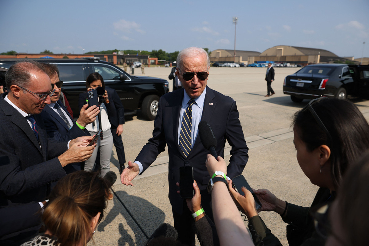 Biden says he wouldn't ease barriers for Ukraine's membership into NATO
