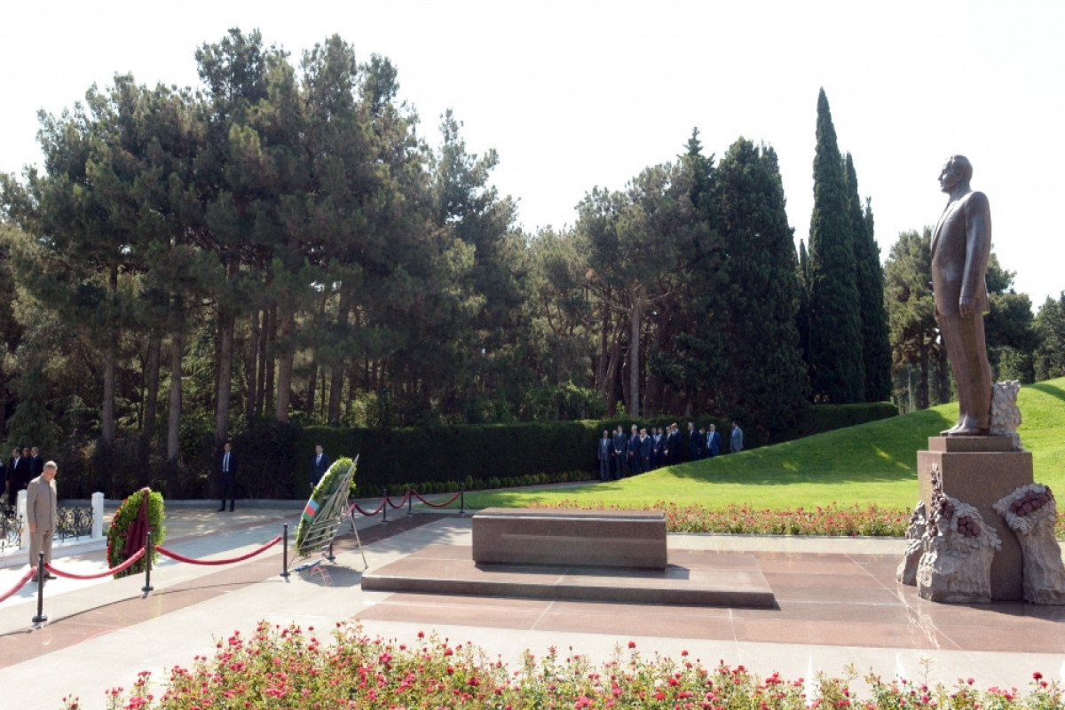 Rais of the Republic of Tatarstan of the Russian Federation Rustam Minnikhanov has visited the Alley of Honors