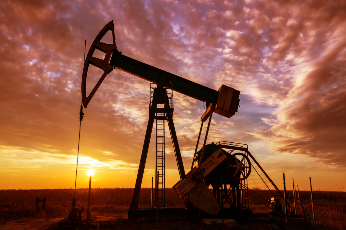 Oil rises as hawkish Fed talk expectations outweigh Chinese demand worries