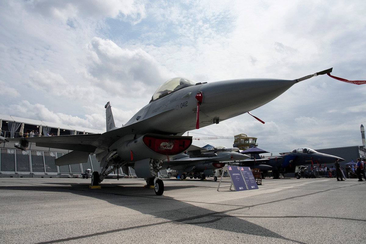 Ukrainian pilots plead for F-16s as they struggle to contain Russian aviation