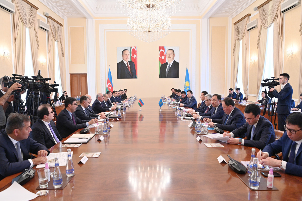 Azerbaijani and Kazakh PMs held meeting and signed documents