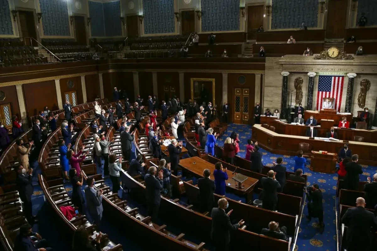 U.S. senators reintroduce bill to require congressional vote on any Iran sanctions relief