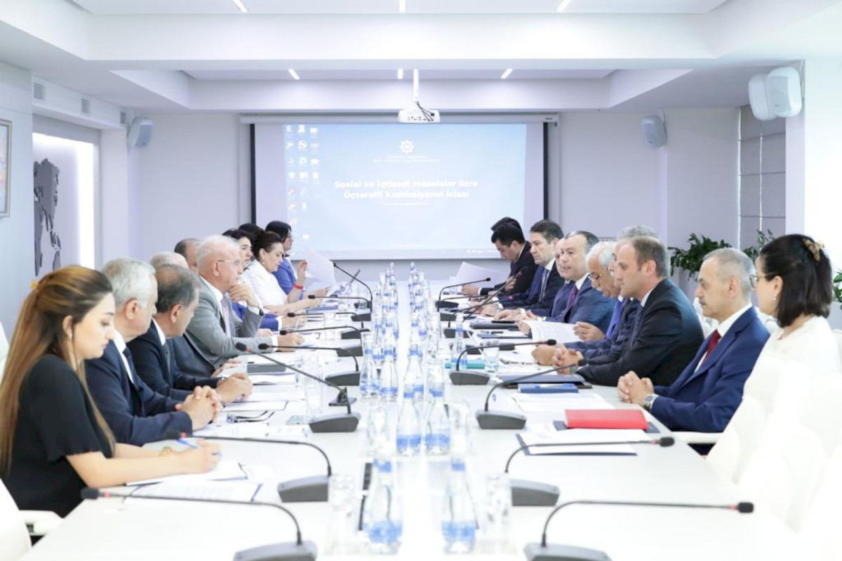 Azerbaijan holds next meeting of the Tripartite Commission on Social and Economic Issues -PHOTO 