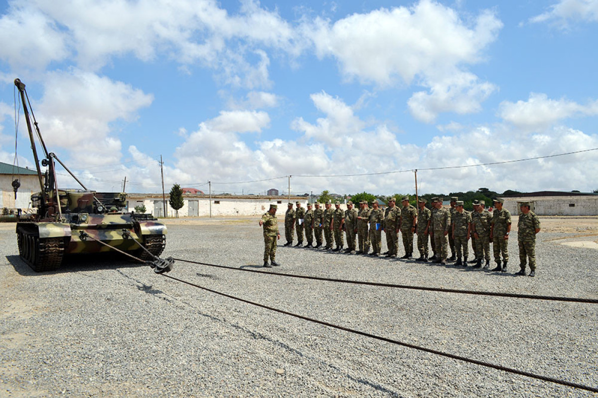 Sessions were held with chiefs of armored tank service - Azerbaijani MoD