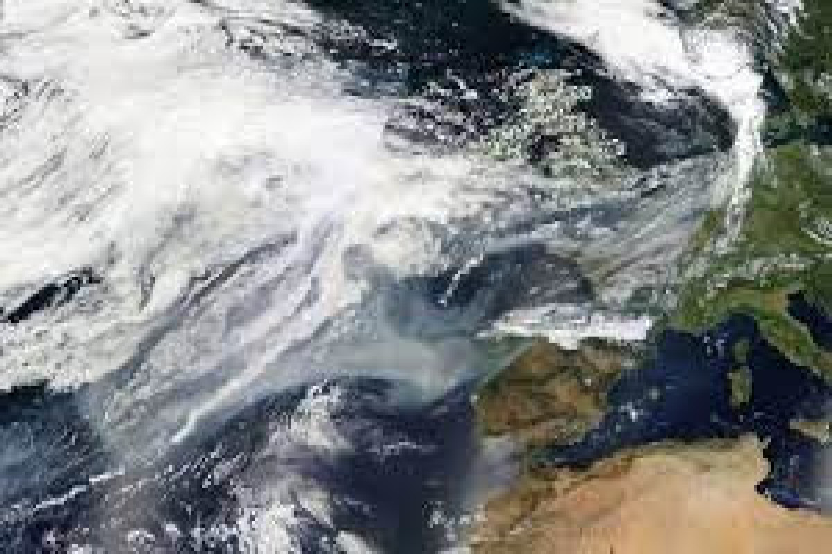 Canadian wildfire smoke reaches Europe as Canada reports its worst fire season on record