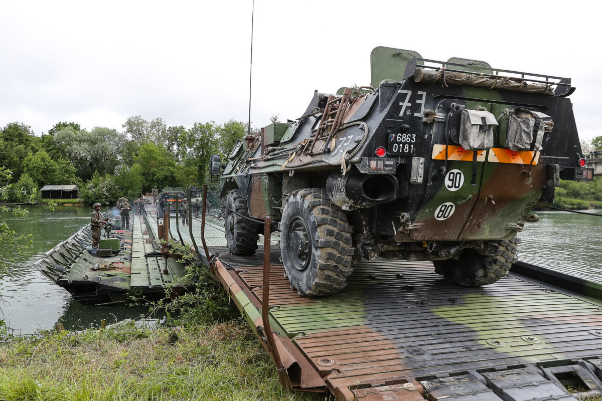 U.S. to provide Ukraine with Bradley Infantry Fighting Vehicles, Armored Vehicle Launched Bridges