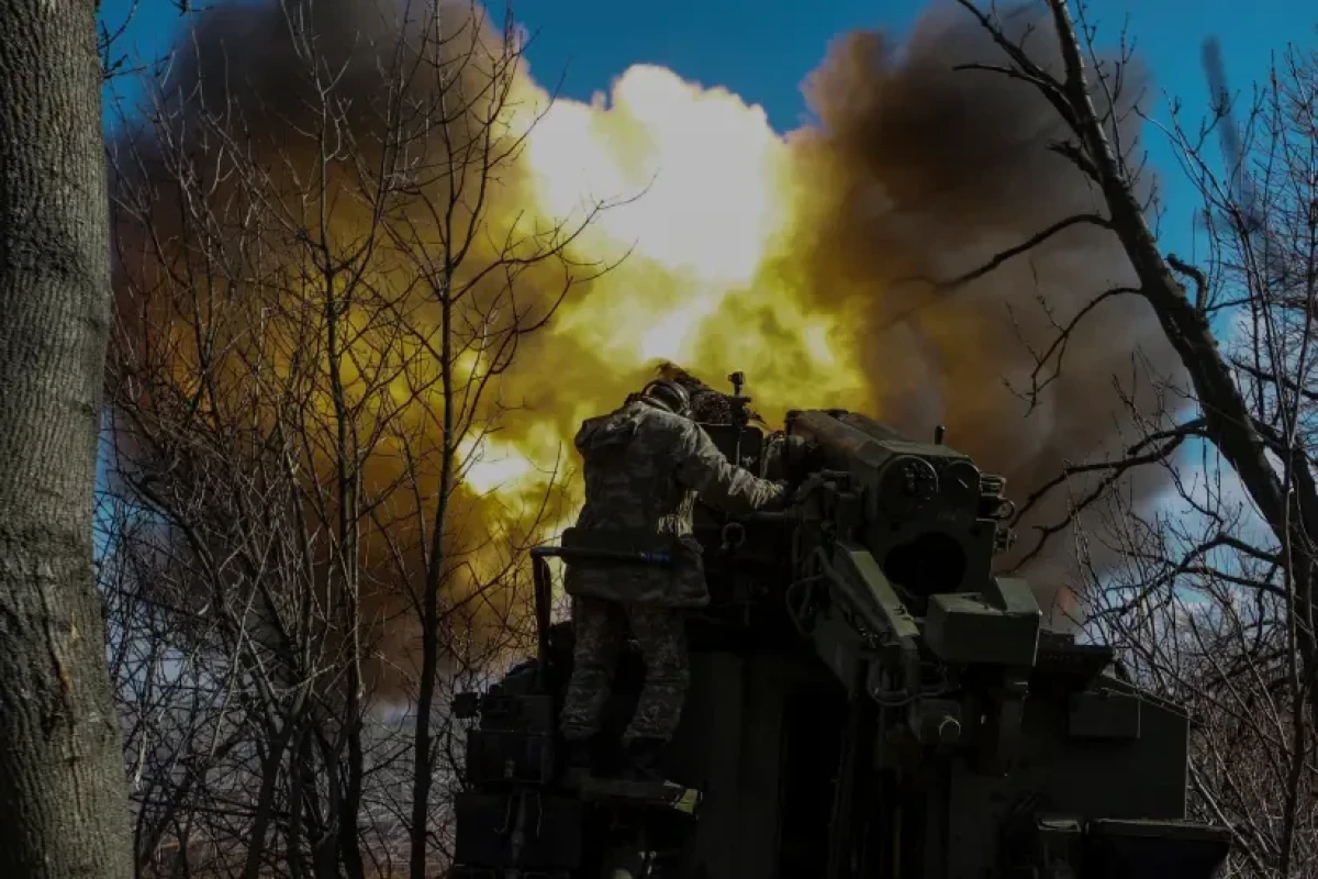 Kyiv says forces are holding on in 'hellish' Bakhmut battle
