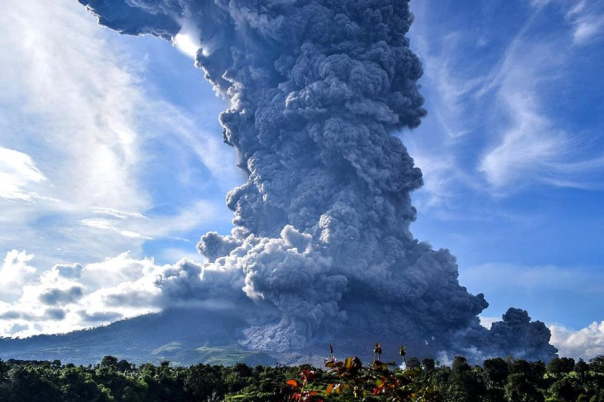 Indonesia's Merapi volcano erupts, covers villages in ash-VIDEO 
