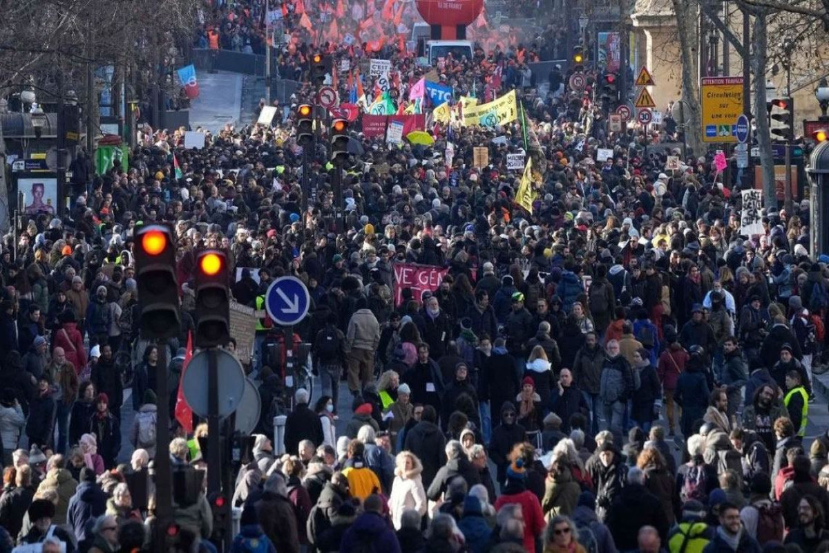 Police clash with protesters at Paris demonstration against pension overhaul