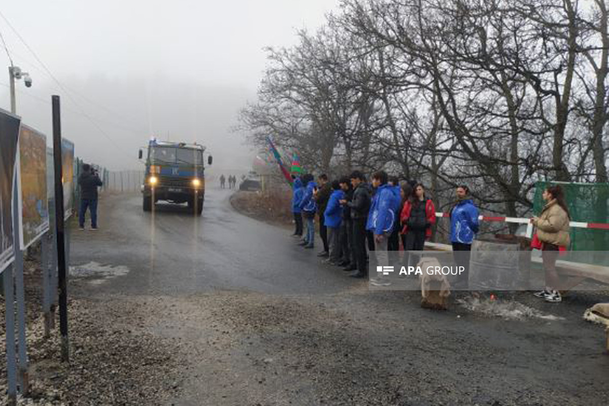 Russian peacekeepers’ vehicles move freely through protest area