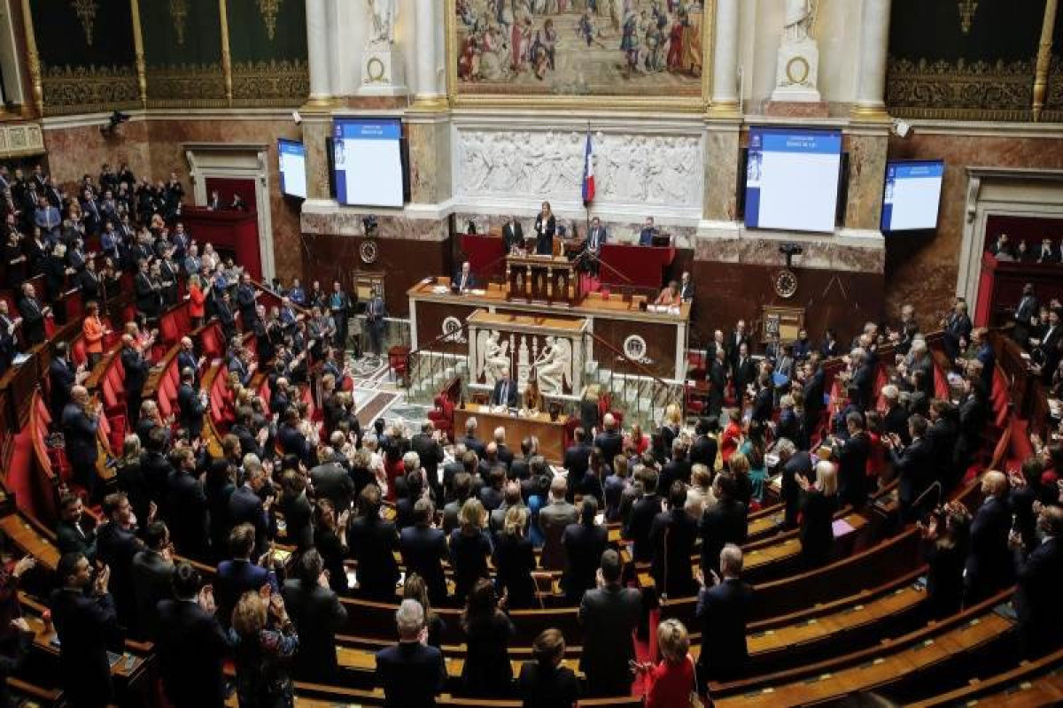 French gov't survives no confidence vote
