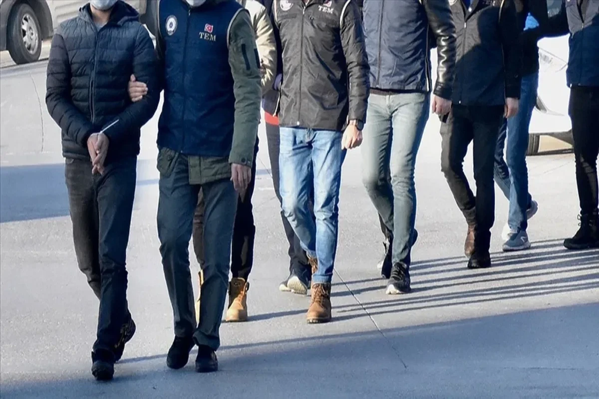 21 captured in operations against FETÖ in Türkiye