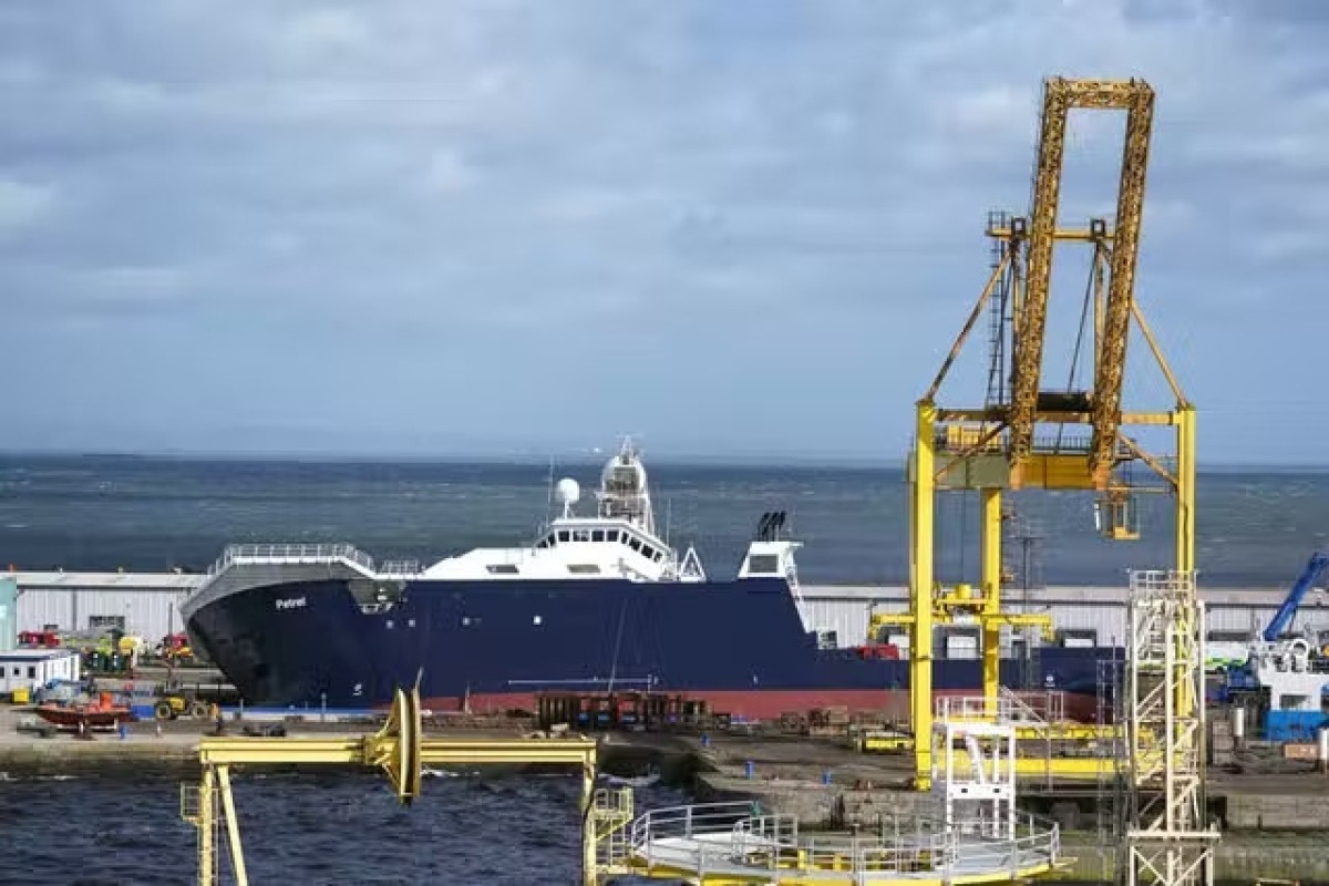 33 people injured as research ship tips on side at dry dock in Scotland-PHOTO 