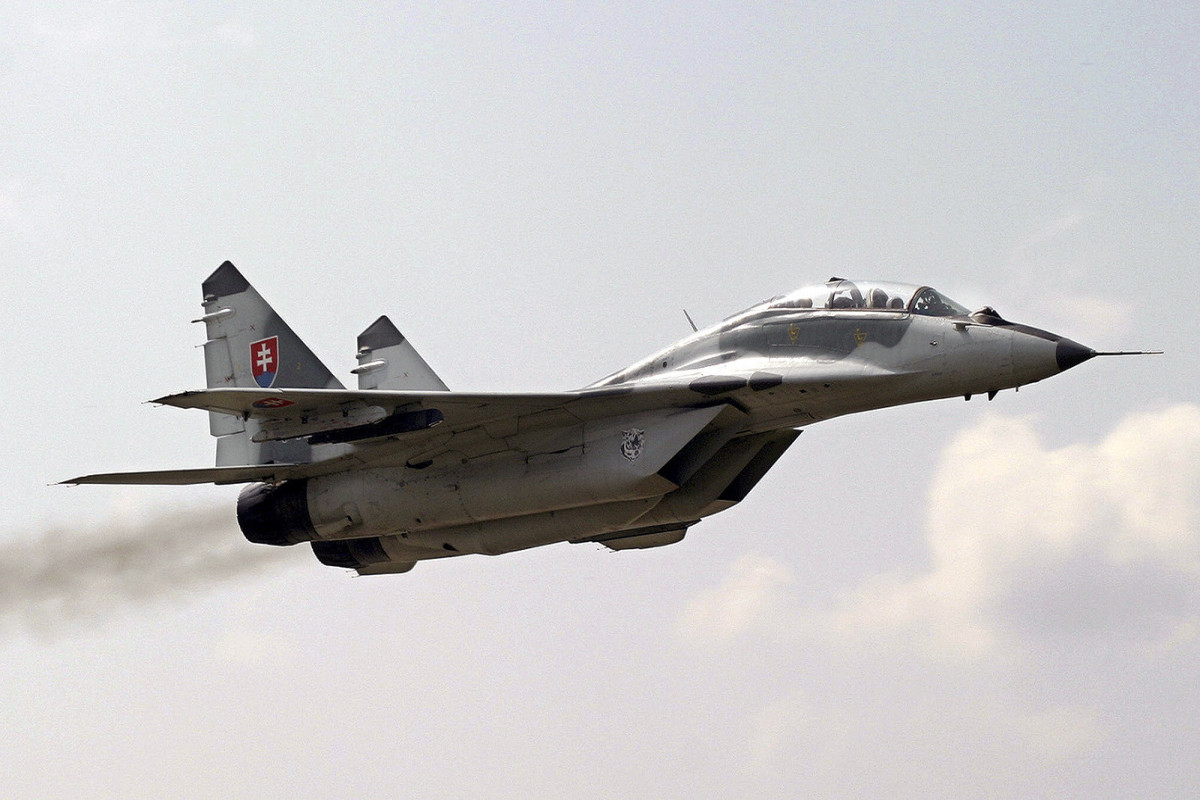 Slovakia hands 4 Mig-29 fighter jets to Ukraine