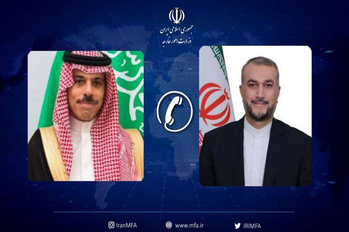 Iran, Saudi Arabia FMs discuss bilateral ties on phone