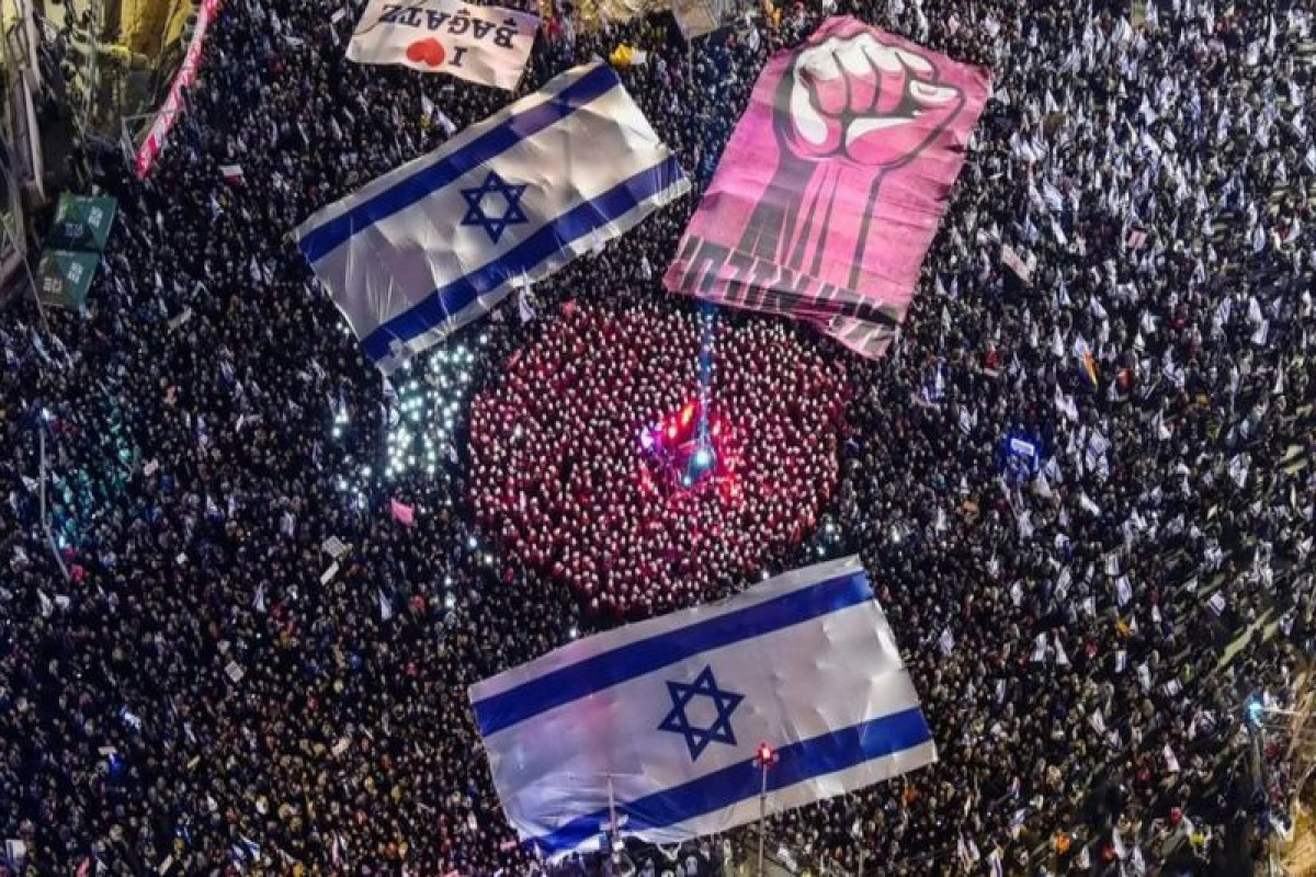 Tens of thousands outside Knesset as rally kicks into high gear in Israel