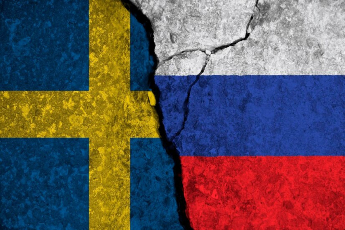 Flags of Sweden and Russia