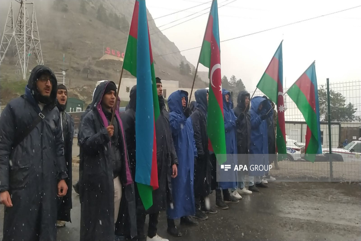 Eco-activists continue their action in snowy weather in Shusha